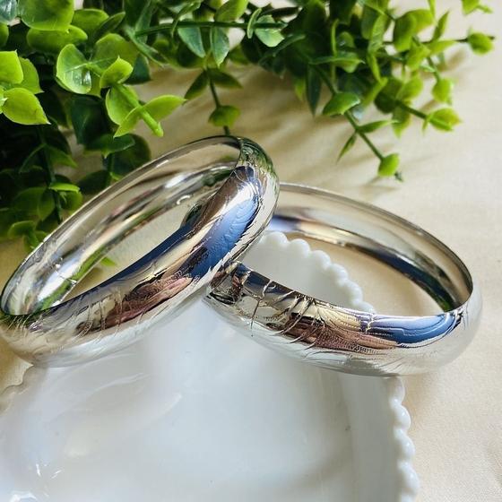 Imagem de Pulseira Bracelete de Argola Prateada com Relevos