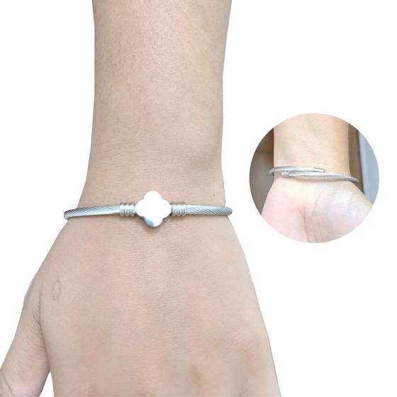 Imagem de Pulseira Bracelete Trevo Feminino Prateado Aço Inox Cirúrgico Moda Tendência 