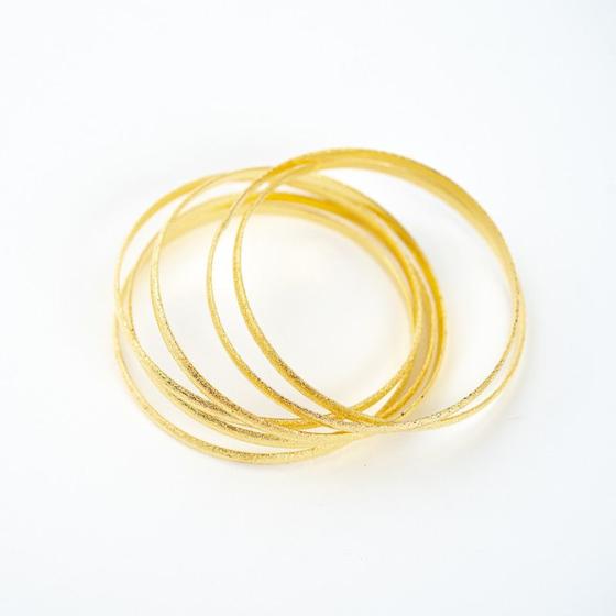 Imagem de Pulseira Cigana Lisa 7 Cm Com 6 Argolas Douradas Em Metal