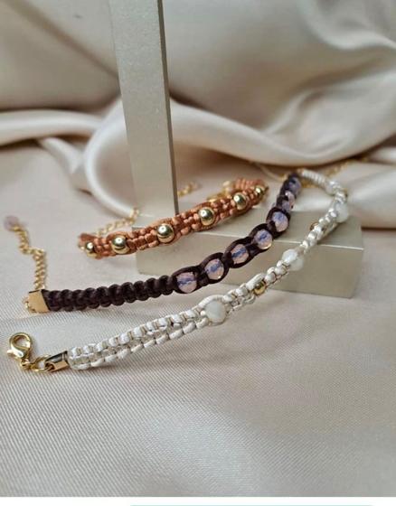 Imagem de Pulseira no macramê com fecho dourado