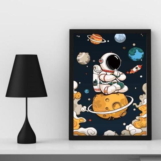 Imagem de Quadro Astronauta Meditando 24x18cm - Madeira Preta