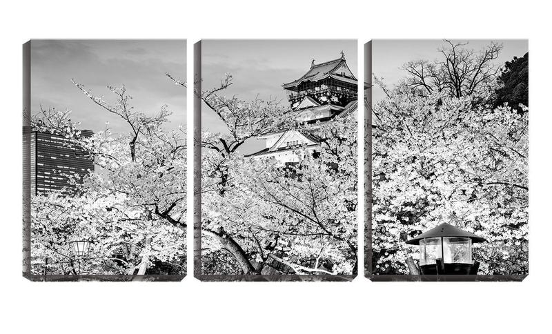 Imagem de Quadro canvas 30x66 casas japonesas entre flores pb