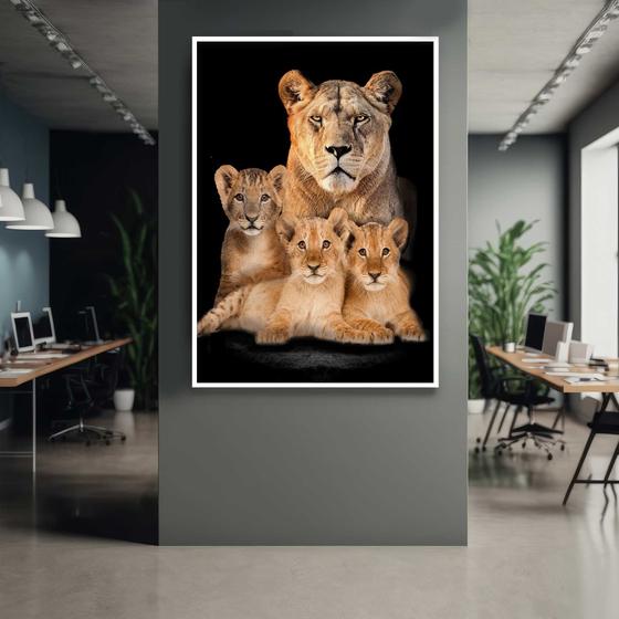 Imagem de Quadro com Moldura Leoa 3 Filhotes Leões Decorativo Grande Sala Quarto Hall Escritório Cozinha Vertical