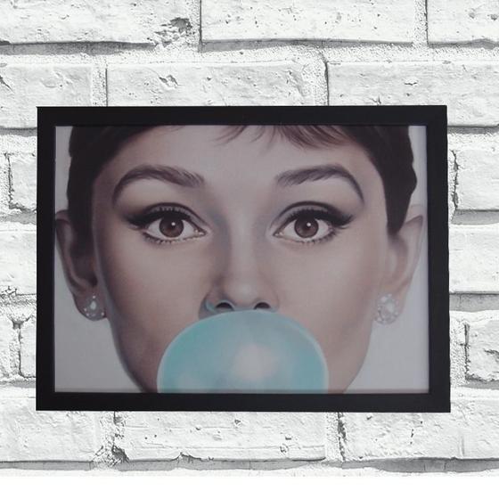 Imagem de Quadro Decorativo Metal Audrey Chiclete Azul Cor Preto 30x40