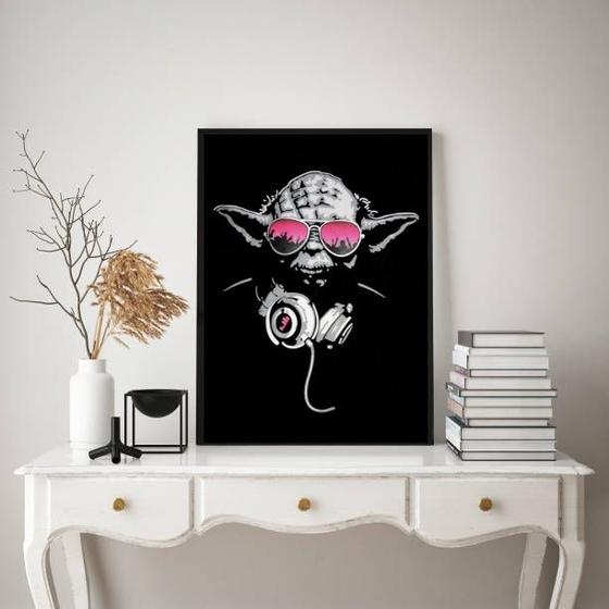 Imagem de Quadro DJ Yoda - Óculos Rosa 45x34cm - com vidro