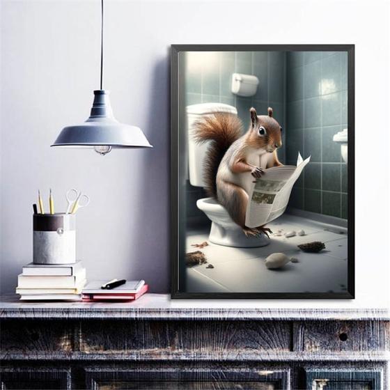 Imagem de Quadro Esquilo No Banheiro Lendo Jornal 33x24cm - com vidro