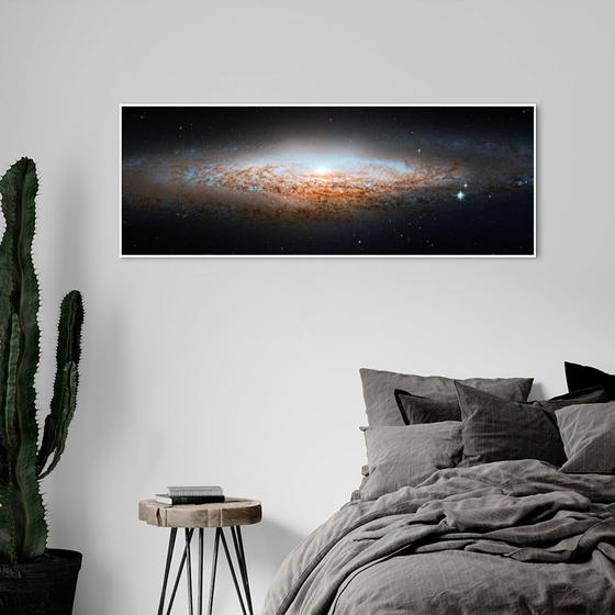 Imagem de Quadro Galáxia Espiral NGC 26835 60x21 Filete Branco Moldura Filete, Branca