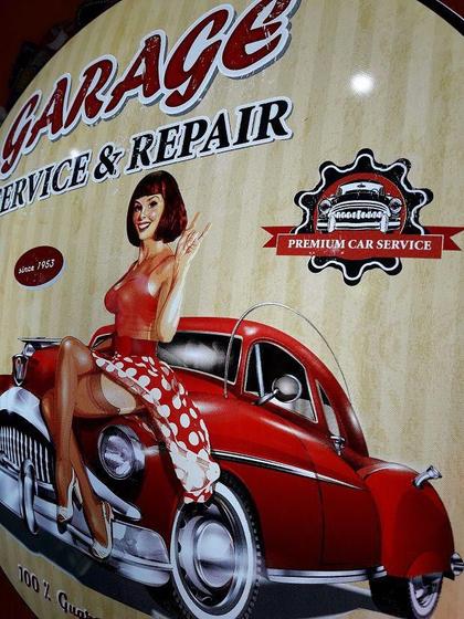 Imagem de Quadro Luminoso Decorativo Garage Service Retrô Vintage Pin Up p/ Bar Boteco Churrasqueira Garagem