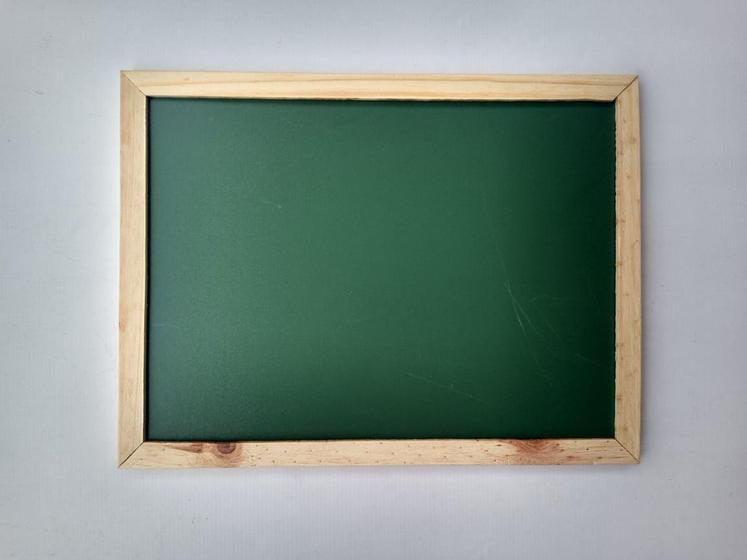 Imagem de Quadro negro com moldura de madeira 40x50 real seda