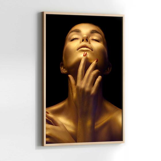 Imagem de Quadros Decorativos com com Moldura Mulher Dourada Salão Vertical para Sala Quarto Decoração