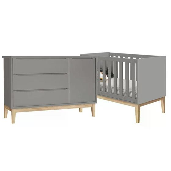 Imagem de Quarto com Berço Classic e Cômoda com Porta Cinza Fosco e Pés Madeira Natural - Reller Móveis