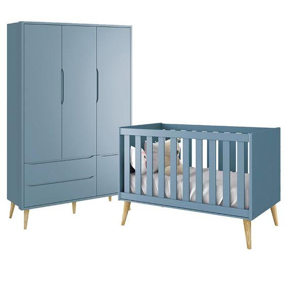 Imagem de Quarto com Berço Theo e Guarda Roupa 3 Portas Azul Fosco e Pés Madeira Natural Reller Móveis
