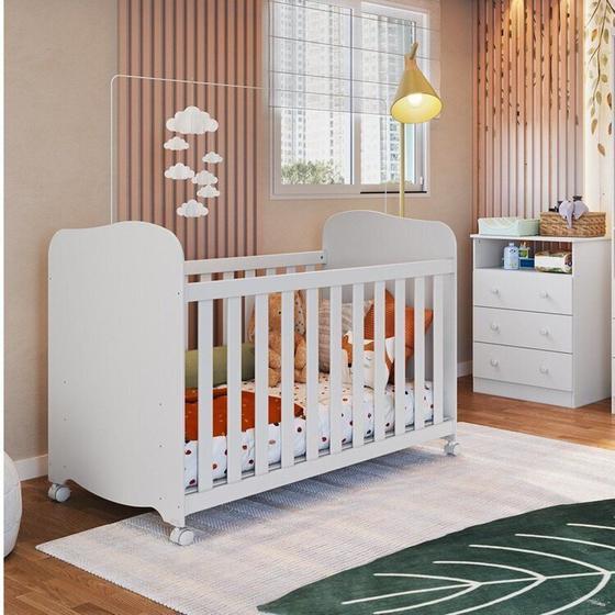 Imagem de Quarto de Bebê com Cômoda 3 Gavetas e Berço Americano 100% MDF Teka Espresso Móveis Branco Brilho