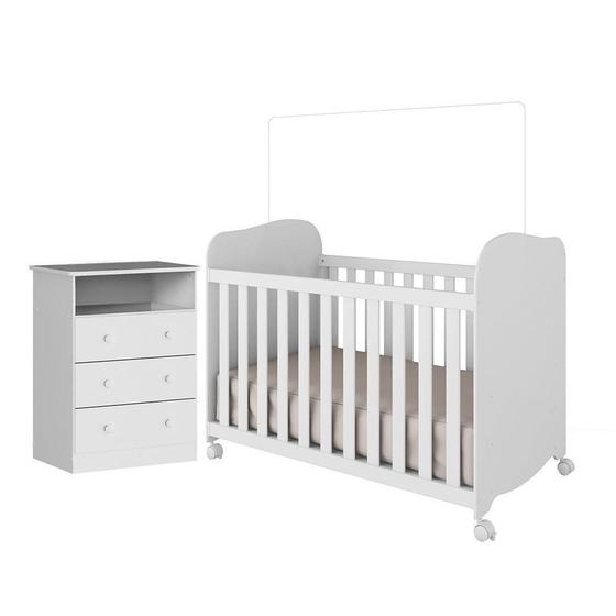 Imagem de Quarto de Bebê com Cômoda 3 Gavetas Smim e Berço Americano Uli com Rodízios 100% MDF Móveis Peroba Branco Brilho