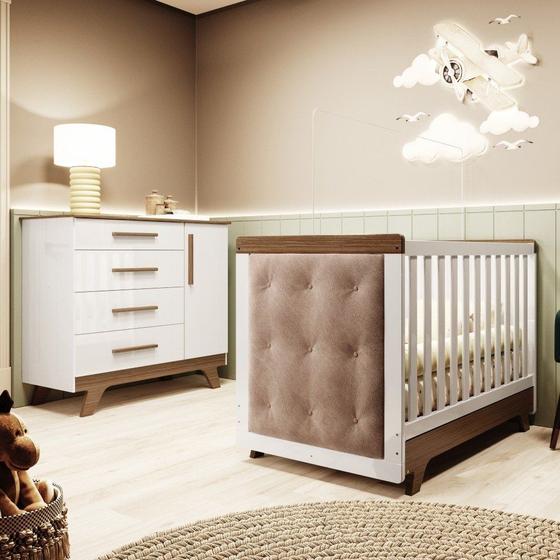 Imagem de Quarto de Bebê com Cômoda e Berço com Capitonê Retrô Jolie