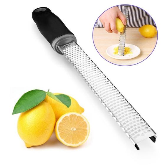 Ralador Zester Microplane Raspas Limão Laranja Inox - CZ0022 Menor preço em Ralador Zester Microplane Raspas Limão Laranja Inox - CZ0022