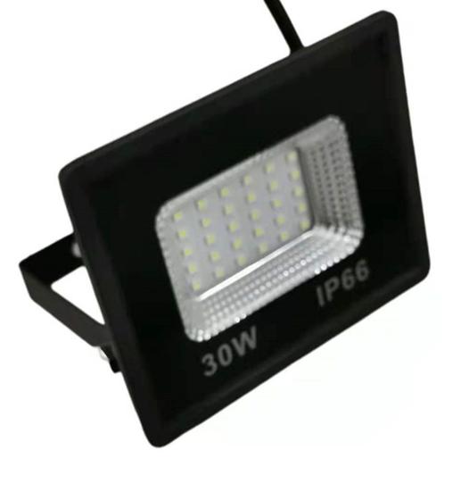 Refletor Led  30w Holofote bivolt Prova Dágua Ip66 Branco Frio 6000K é boa?