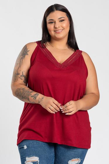 Imagem de Regata Feminina Plus Size Malha Suedi Detalhe Decote Renda Palito - Serena 