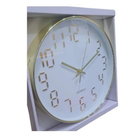 Imagem de Relógio De Parede Em Plástico Quartz Branco Com Dourado Luxo