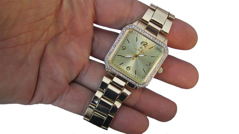 Imagem de Relogio Feminino Quadrado com Pulseira Dourada-D