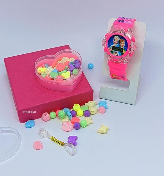 Imagem de Relógio Infantil Digital Pisca Luz Led Princesas Frozen Sofia + Kit Miçangas para Montar Pulseiras Colar Anel Presente