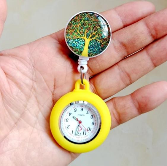 Imagem de Relógio Lapela Enfermagem Árvore Da Vida Analógico Tipo Ioiô