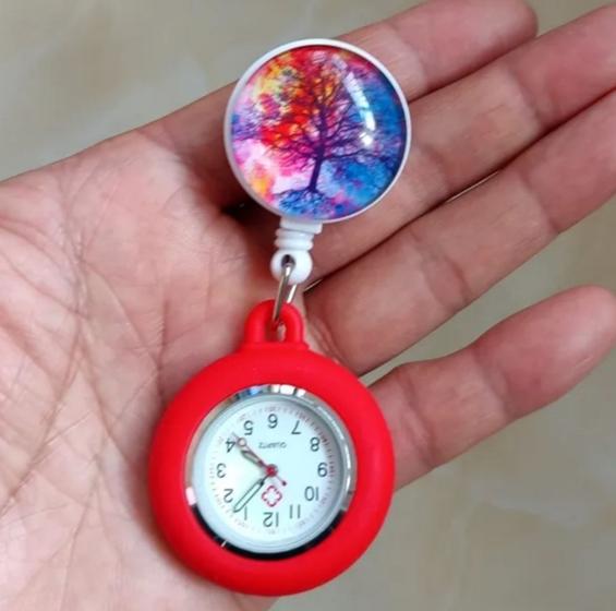 Imagem de Relógio Lapela Enfermagem Árvore Da Vida Analógico Tipo Ioiô