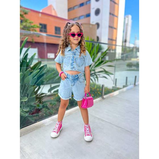 Imagem de Roupa De Blogueirinha Conjunto Infantil Jeans Short Detalhe Bolso De Coração Moda Menina Mini Diva Botões Destroyed Esti