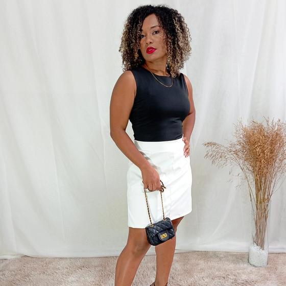 Saia Curta Reta Pespontadas Cintura alta material sintético Branca