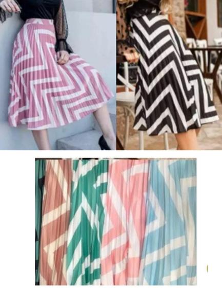 Imagem de Saia feminina midi plissada estampa zig zag