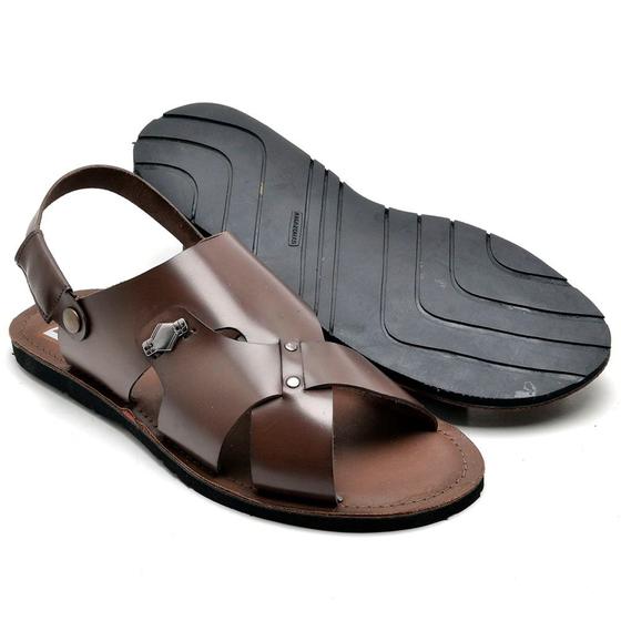 Imagem de Sandália Casual em Couro Yoyo Store com Tiras Largas e Fecho em Metal