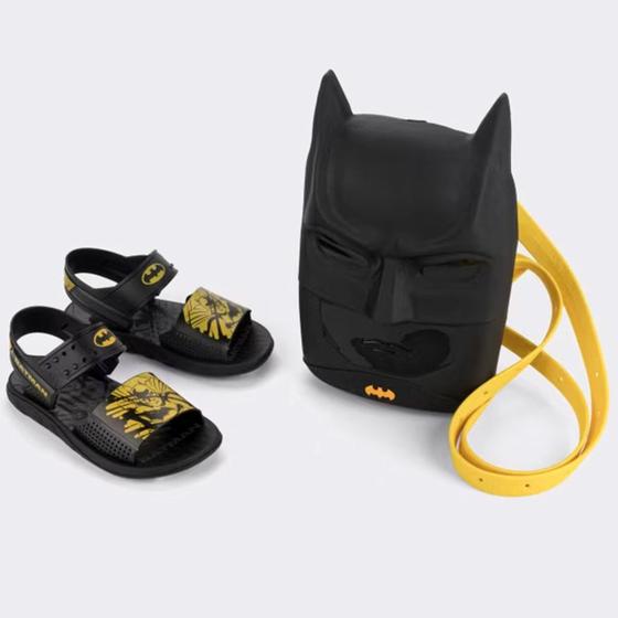 Imagem de Sandália Grendene Kids Batman Batmochila - Preto e Amarelo