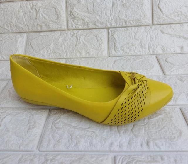 Imagem de Sapatilha Bottero em Couro com Bico Fino e Detalhes 340902 Amarelo