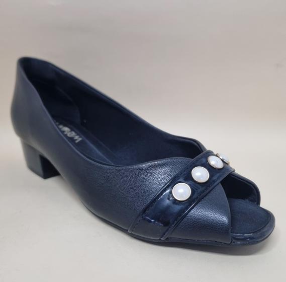 Imagem de Sapato feminino preto com salto baixo com pérola peep toe ramarim