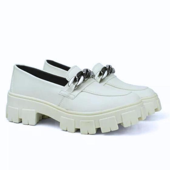 Imagem de sapato mocassim branco/preto blogueira plataforma oxford elegante e confortavel