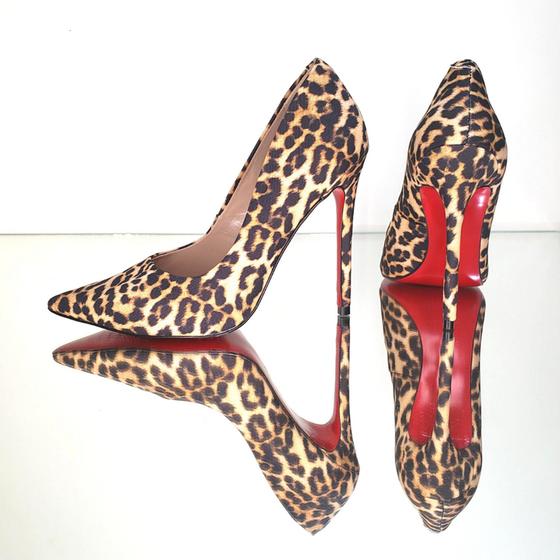 Imagem de Sapato onça sola vermelha scarpin bico fino salto alto 12 cm estampa oncinha tamanho 34