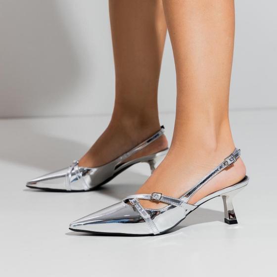 Imagem de Sapato Scarpin Slingback Bela Verniz Com Fivelas Metálicas Salto Médio Taça Not-me