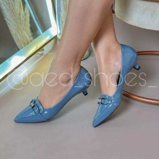 Imagem de Scarpin com fivela prata e strass
