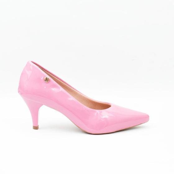 Imagem de scarpin feminino salto baixo fino verniz rosa petunia confort valle shoes