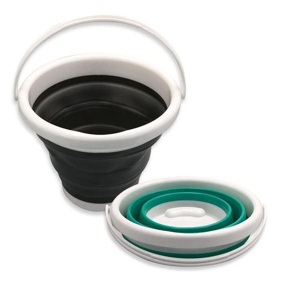 Imagem de Simplifique suas tarefas com nosso Balde Retrátil de Silicone. Com capacidade generosa de 5 litros, ele é resistente, du