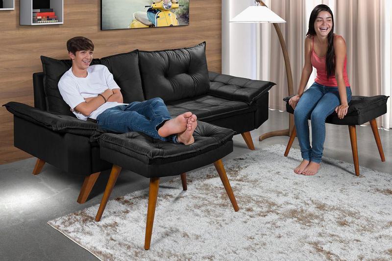Sofa Bariloche 3 Lugares Com Pes em madeira Mais Duas Banquetas Rubi Essencial Menor preço em Sofa Bariloche 3 Lugares Com Pes em madeira Mais Duas Banquetas Rubi Essencial
