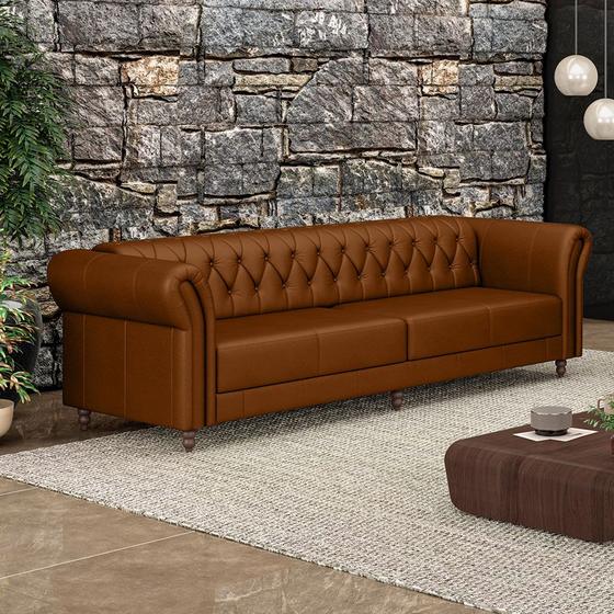 Imagem de Sofá Living Sala de Estar Stanford Chesterfield 3 Lugares 260cm Pés de Madeira Couro Caramelo G58 - Gran Belo