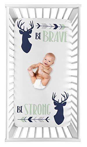 Imagem de Sweet Jojo Designs Woodland Deer Boy Fitted Berço Folha Bebê ou Criança Cama Berçário Photo Op - Azul Marinho, Hortelã e Cinza Woodsy Arrow Be Brave Be Strong