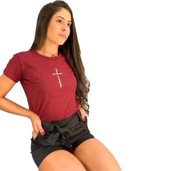 Imagem de T-shirt cruz e coração - marsala