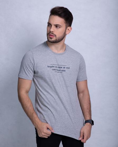 T-shirt Masculina estampada " ninguém vai cuidar de você como Deus cuida" Decente Menor preço em T-shirt Masculina estampada " ninguém vai cuidar de você como Deus cuida" Decente