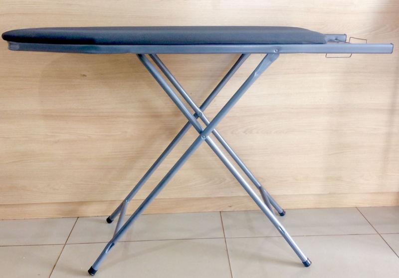 Tábua Mesa de Passar Passadeira PRETA Extra Forte Sem P.Mangas e Com Suporte Para Ferro(UTIL73782) Menor preço em Tábua Mesa de Passar Passadeira PRETA Extra Forte Sem P.Mangas e Com Suporte Para Ferro(UTIL73782)