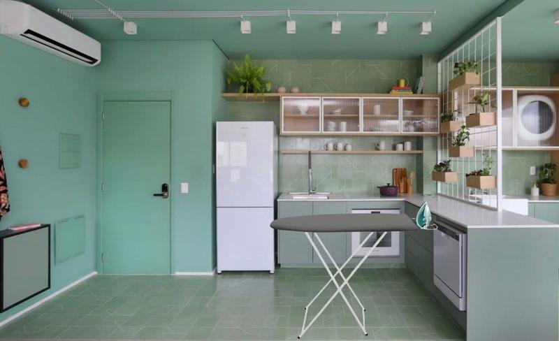 Imagem de Tábua Mesa De Passar Roupa Aço Com Porta Ferro Retrátil Plus