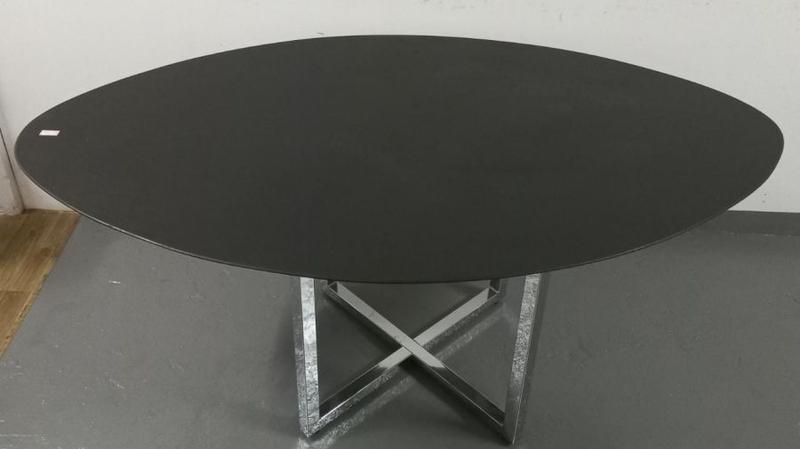 Imagem de Tampo de Pedra Oval Preto - 1,80x1,20cm