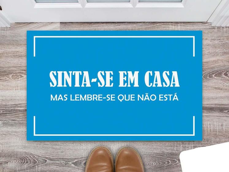 Imagem de Tapete Capacho Decorativo Entrada Porta Sala Sinta-se em casa, mas lembre-se que não está Lilás