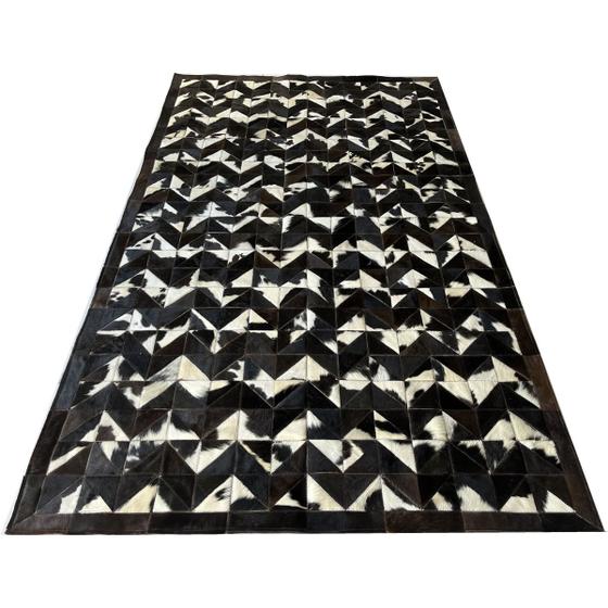 Imagem de Tapete de couro preto branco chevron 1,50x2,50 com bordas